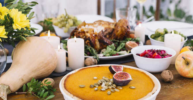 How to Eat Healthy During the Holidays Without Missing Out  image